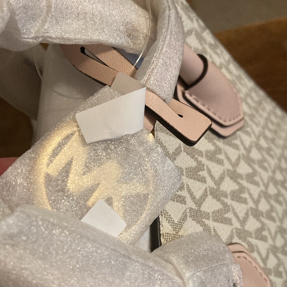 Michael Kors Mercer XS Logo & Leather Crossbody Shopper Bag NWT/NIP - Picture 3 of 10